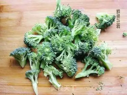 Make Gold needle broccoli step 1