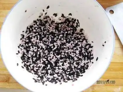 Make Two rice meatballs step 1