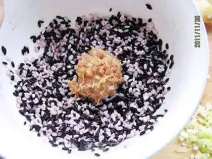 Make Two rice meatballs step 3