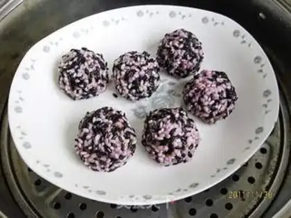 Make Two rice meatballs step 4
