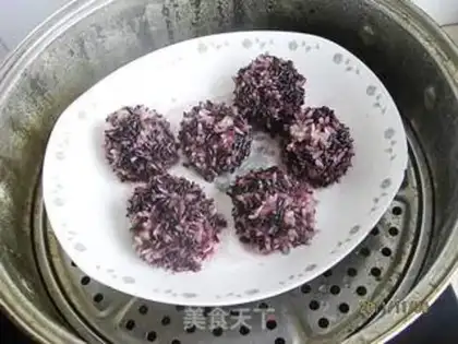 Make Two rice meatballs step 5