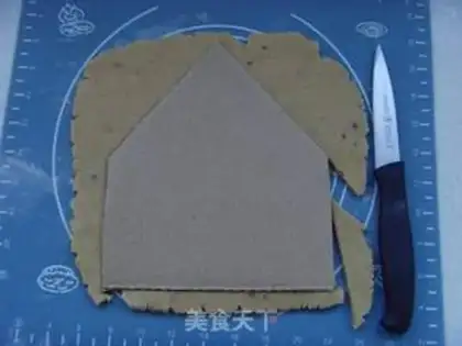 Make Christmas gingerbread house step 5