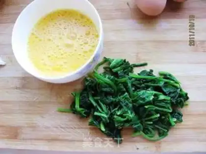 Make A spinach omelet step 1
