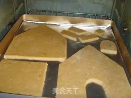 Make Christmas gingerbread house step 8