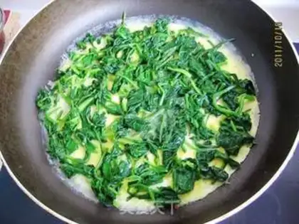 Make A spinach omelet step 3