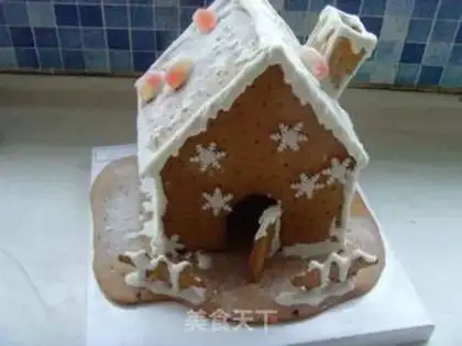 Make Christmas gingerbread house step 14