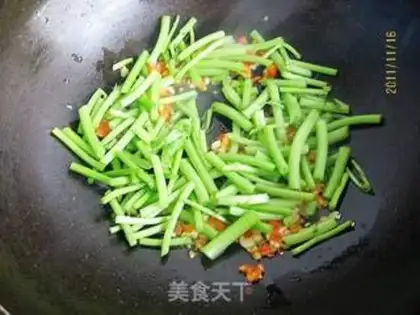 Make Cracked peppers, fried tofu step 5