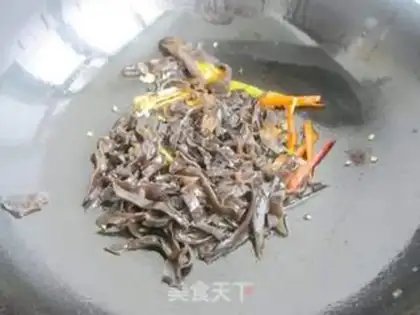 Make Gold pins and mushrooms, black-mucked meat step 7
