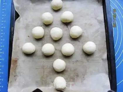 Make Christmas bread step 3