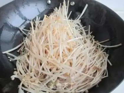Make Gold pins and mushrooms, black-mucked meat step 8
