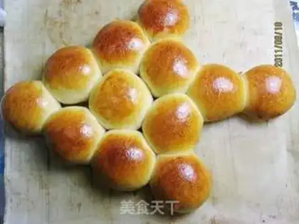 Make Christmas bread step 5