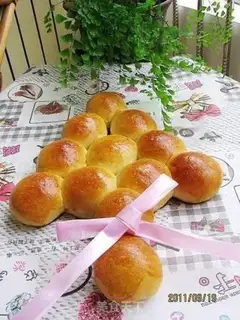 Make Christmas bread step 6