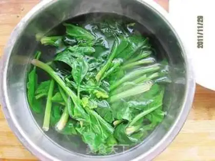 Make A spinach pasta fan step 2