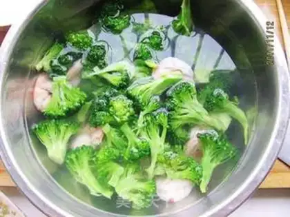 Make Shrimp balls with broccoli step 3