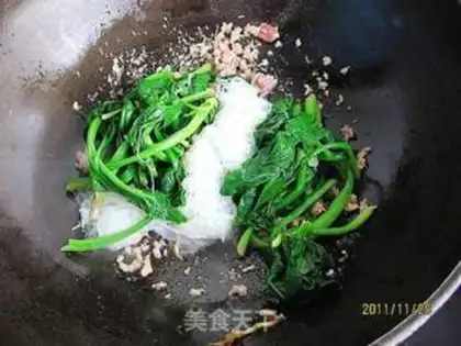 Make A spinach pasta fan step 5