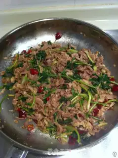Make The fragrance is fried with lamb step 8