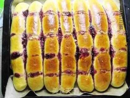 Make Blueberry jam, long bread step 9