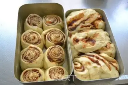 Make Doudou rolls step 11