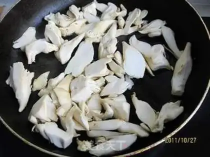 Make Pepper abalone almond mushrooms step 2