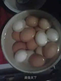 Make Five spicy tea eggs step 1