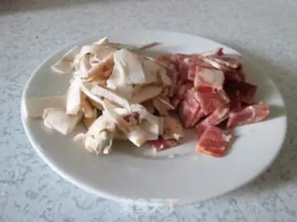 Make Cream bacon mushroom pasta step 1