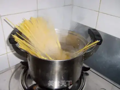 Make Cream bacon mushroom pasta step 4