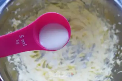 Make Black sesame oil crackers step 1