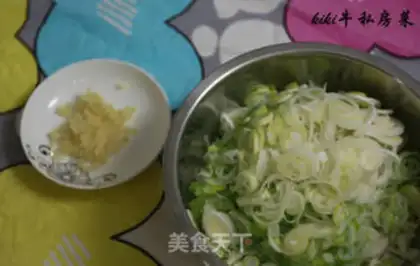 Make Pork onion pie step 1