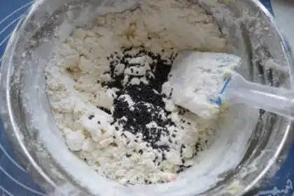Make Black sesame oil crackers step 4