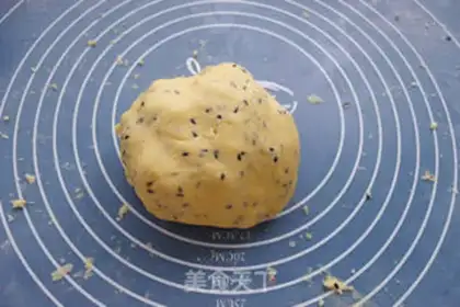 Make Black sesame oil crackers step 5