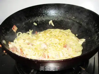 Make Cream bacon mushroom pasta step 11