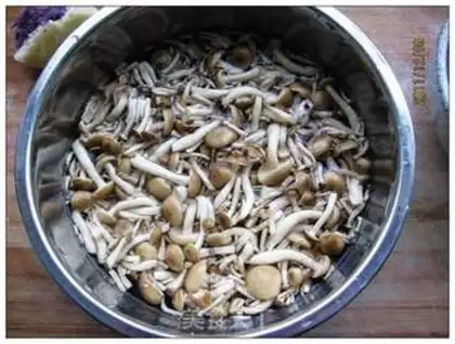 Make Frozen tofu crab mushrooms step 1