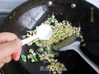 Make Soybean sprouts step 4
