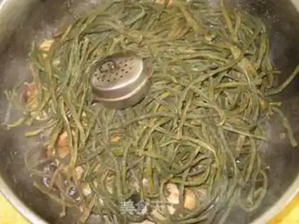 Make Five bouquets of beans step 7