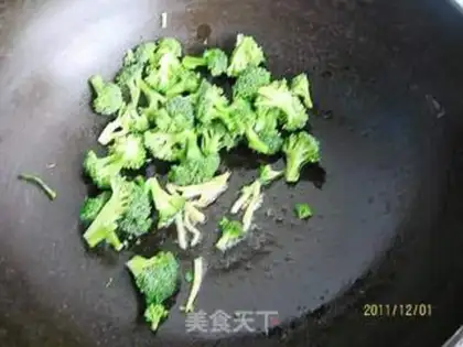Make Eggs and blue flower soup step 3