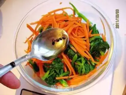 Make Spicy peanut spinach step 4