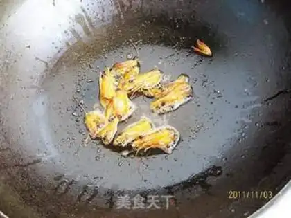 Make Shrimp-head cooking pastry step 1