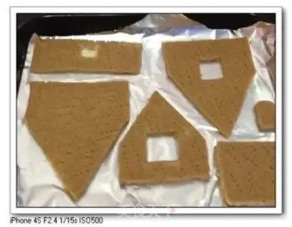 Make Christmas gingerbread house step 7