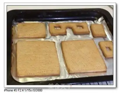 Make Christmas gingerbread house step 9