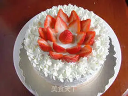Make Snow strawberry garden cake step 18