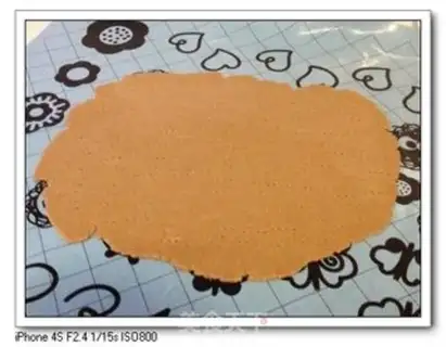 Make Christmas gingerbread house step 10