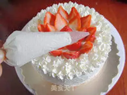 Make Snow strawberry garden cake step 19
