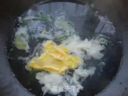 Make Sodium egg soup step 2