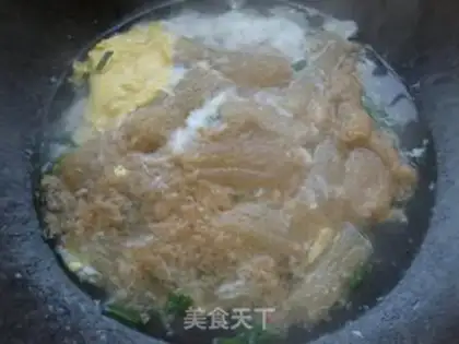 Make Sodium egg soup step 3