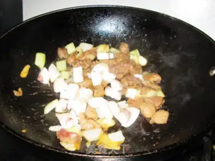 Make Black pepper apple beef step 8