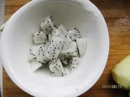 Make Plum juice with berries step 0