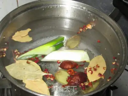 Make Spicy lamb spinal fire pot step 3