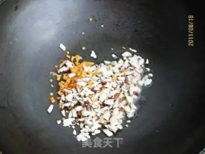 Make Fried rice sushi roll step 2