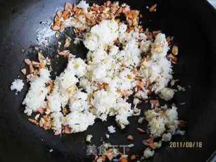 Make Fried rice sushi roll step 3