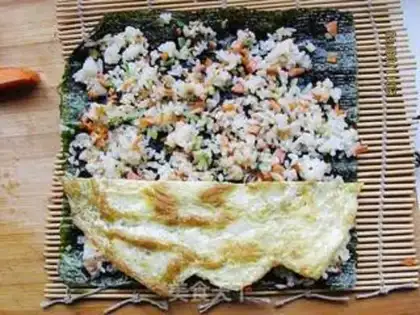 Make Fried rice sushi roll step 5